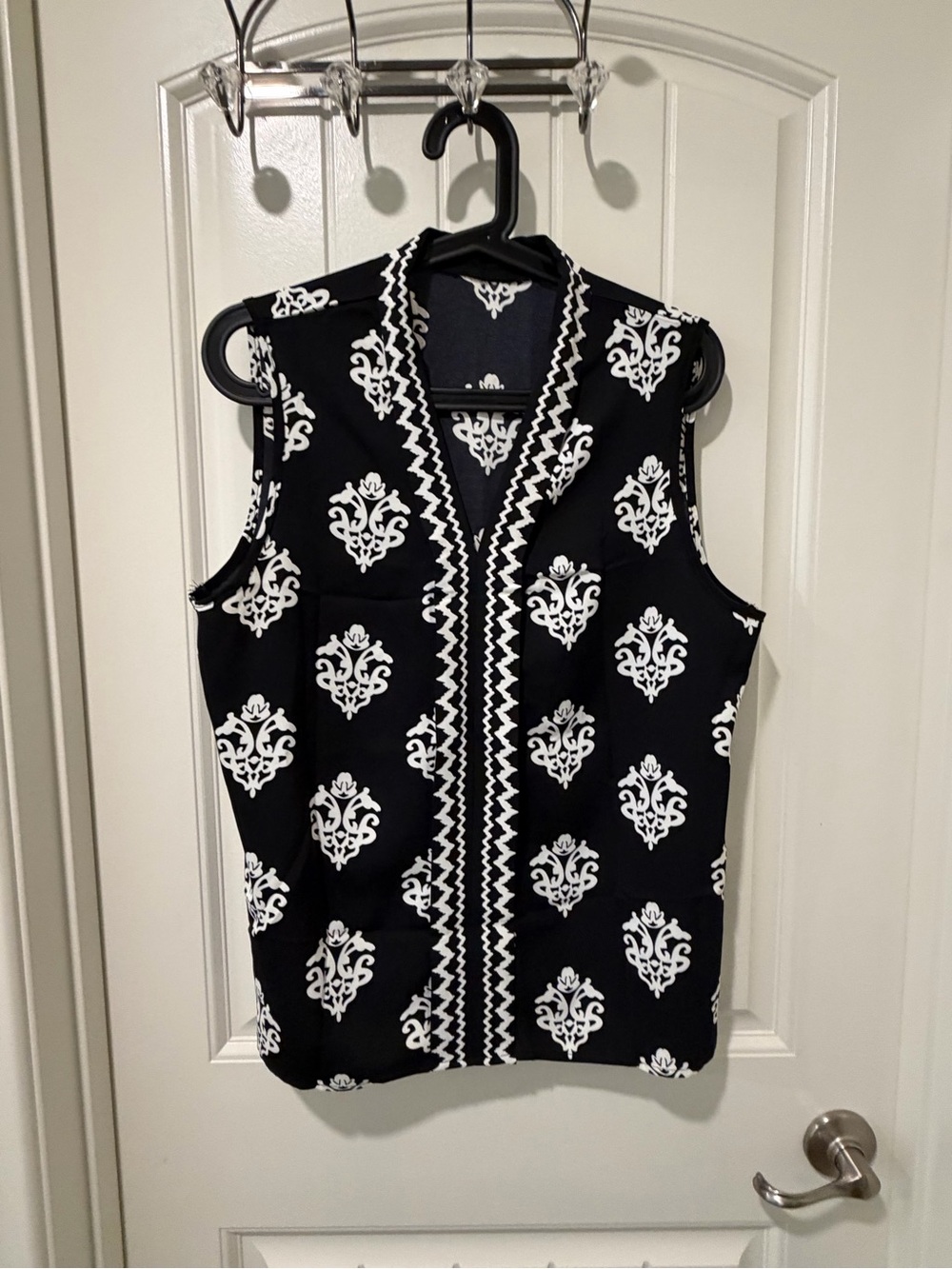 Women’s polyester Blk/white printed top Large
